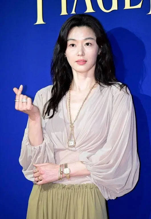 聚富人 韩媒曝全智贤与经纪公司合约到期